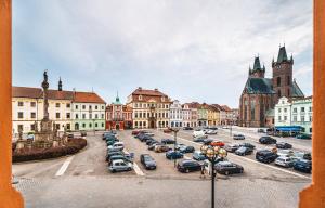 Nespecifikovaný výhled na destinaci Hradec Králové nebo výhled na město při pohledu z apartmánu