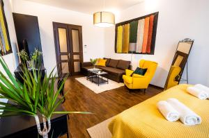Postel nebo postele na pokoji v ubytování Unique Central SQUARE business apt.