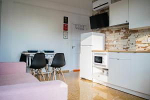 Una cocina o zona de cocina en Alojamientos Teatro