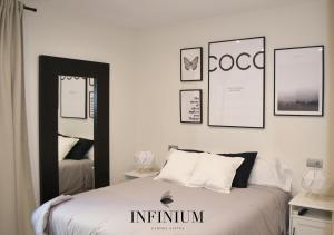 Postel nebo postele na pokoji v ubytování Infinium Zamora Suites