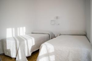 Cama o camas de una habitación en Alojamientos Teatro
