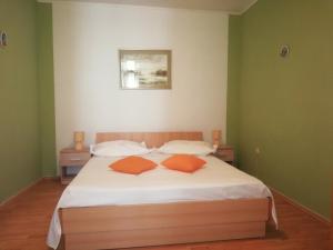 Фотография из галереи Apartments Jadranka в Тучепи +37 фотографий