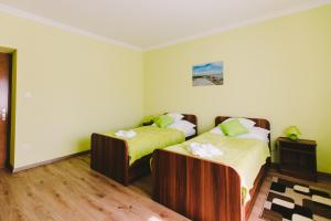 Zimmer mit 2 Betten in einem Zimmer in der Unterkunft Lak6 Apartment in Mórahalom