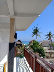 a view of the beach from the balcony of a house at Dwiki Putra Home Stay in Nusa Lembongan