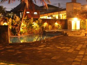 Swimmingpoolen hos eller tæt på Nyiur Resort Hotel