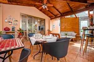 a dining room with a table and chairs at Casa Botin in Rovinj