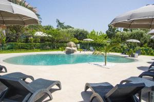 The swimming pool at or close to Case Vacanze Pietragrande