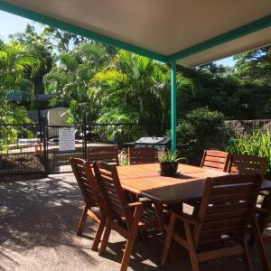 Zahrada ubytování Tropical Palms Resort & 4WD Hire