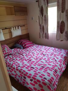 a bedroom with a red and white bed with a window at Irm hacienda in Onzain