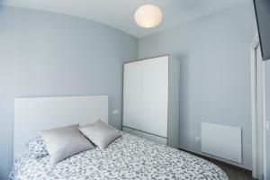 a bedroom with a bed and a large mirror at Casa Alma in Marbella