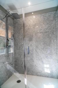 New Cottage & spa de nage Guesthouse的一间浴室