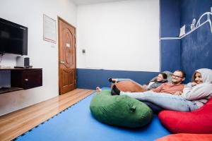 a group of three people sitting on a couch at Hanoi Central Backpackers Hostel in Hanoi