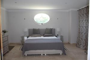 A bed or beds in a room at Villa Le B