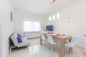 A television and/or entertainment centre at Brankica apartaments