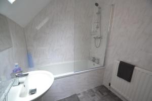 a bathroom with a sink and a tub and a toilet at Abbey Cottage in Shrewsbury +44 photos