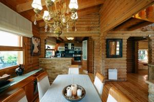 Кухня или мини-кухня в Lakkia - Wooden Residence
