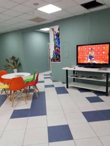 Hostel City Center tesisinde bir televizyon ve/veya eğlence merkezi