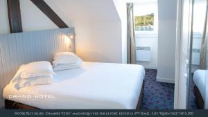 Postel nebo postele na pokoji v ubytování Grand Hôtel Bénodet Abbatiale Riviera Bretonne + 37 fotografií