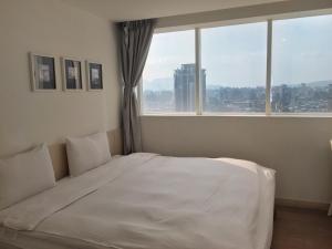 Voodi või voodid majutusasutuse Wemeet Hotel Taipei toas