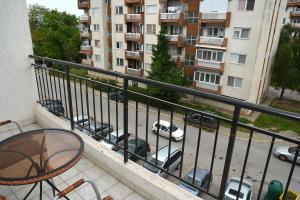ASP Apartments tesisinde bir balkon veya teras