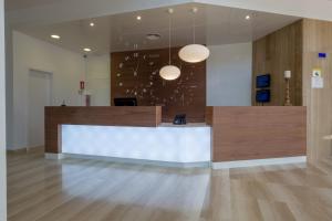 a lobby with a reception desk in a building at Hotel California Palace in Salou