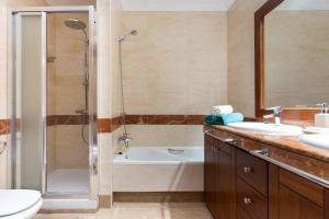 Łazienka w obiekcie Maravillosa Villa de Lujo con Piscina Privada