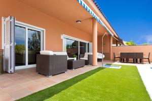 Patio nebo venkovní prostory v ubytování Maravillosa Villa de Lujo con Piscina Privada