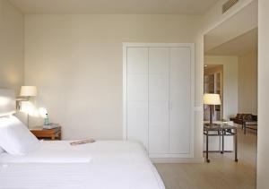 Кровать или кровати в номере La Costa Hotel Golf & Beach Resort