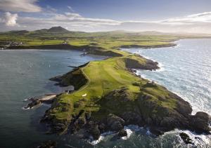 an aerial view of a golf island in the ocean at Bythynnod Sarn Group Cottages in Sarn