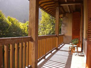 En balkon eller terrasse på Gîte Les Mésanges + 8 billeder