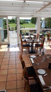 A restaurant or other place to eat at Møn Golf Resort - Hotel Præstekilde