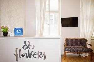 a room with a chair and a sign that saysavis at Apartments & Rooms Flowers in Zagreb