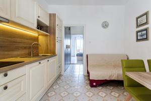 Kuchyňa alebo kuchynka v ubytovaní Apartments Rija