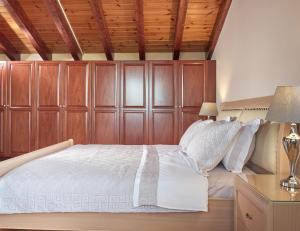 Posteľ alebo postele v izbe v ubytovaní Mont Bleu Luxury Villa + 35 fotografií