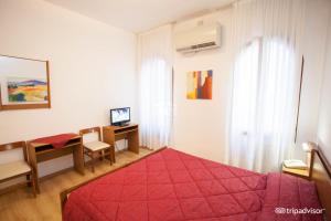 TV a/nebo společenská místnost v ubytování Hotel Caprera