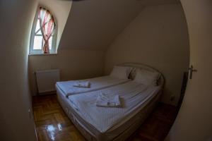Posteľ alebo postele v izbe v ubytovaní Aqua Line Apartmanház