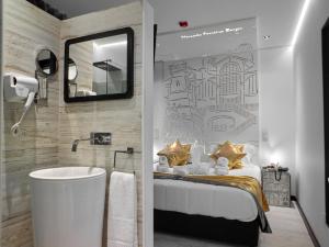 a hotel room with a bed and a bath tub at Solar Antigo Porto Aeroporto in Maia