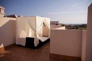 a room with a white tent on a balcony at Apartamento Retamar in Retamar