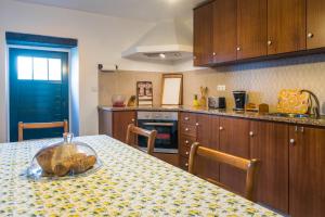 a kitchen with a table with a bowl of food on it at Casa do Loreto in Ponta Delgada