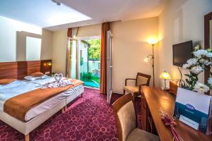 Posteľ alebo postele v izbe v ubytovaní Patak Park Hotel Visegrád