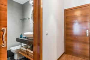 a bathroom with a toilet and a sink at Waou Gran Via I - Alquiler Corta Duración in Madrid