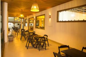 Hotel Pousada Trevo餐厅或其他用餐的地方