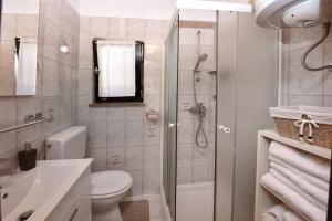 Koupelna v ubytování Holiday Home Sergo + 55 fotografií