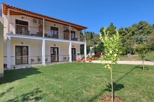 Gallery image of Smaragda Studios Skopelos in Skopelos Town