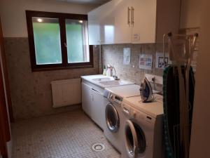 Kuchyň nebo kuchyňský kout v ubytování Gîte Châtel