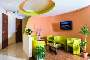 Televízia a/alebo spoločenská miestnosť v ubytovaní Patak Park Hotel Visegrád
