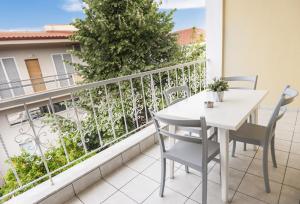 Balkón nebo terasa v ubytování Afkos Apartments