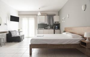 Postel nebo postele na pokoji v ubytování Afkos Apartments