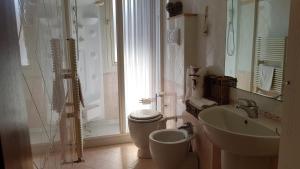 Kylpyhuone majoituspaikassa Marina Beach