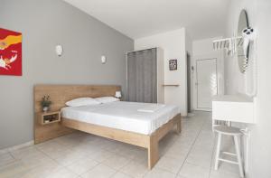 Postel nebo postele na pokoji v ubytování Afkos Apartments